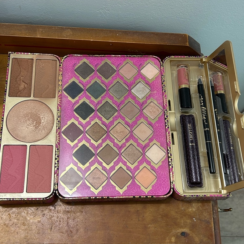 Tarte Makeup Palette with Lipsticks - Multi-Color
